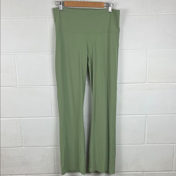 Nike Yoga women’s dri-fit luxe flared green performance pant stretch size XL - Picture 1 of 6